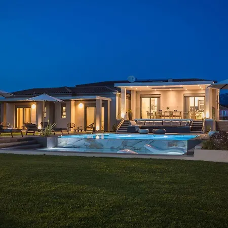 Villa Helios Luxury Private And Superior *