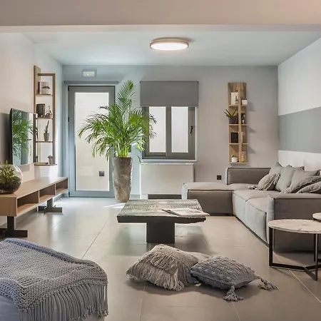 Helios Luxury Private And Superior *