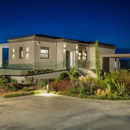 Avgi Luxury Villa * Σβορωνάτα