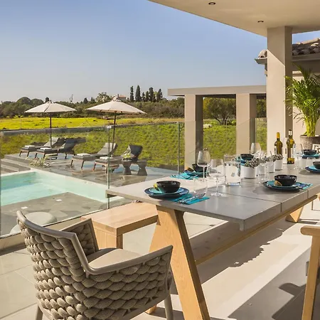 Avgi Luxury Villa Willa