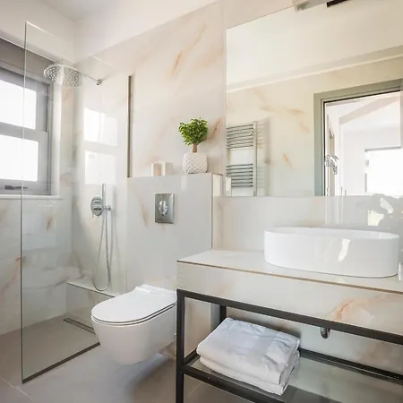 Avgi Luxury Villa Σβορωνάτα